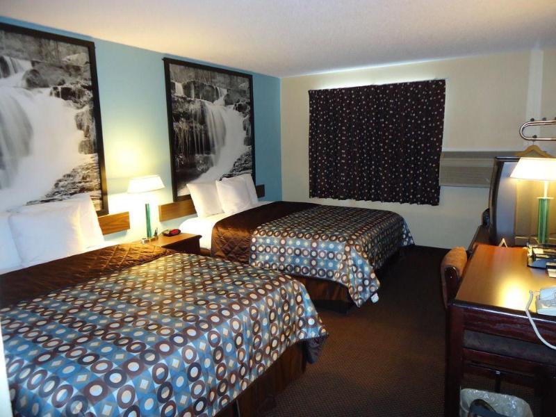 Super 8 By Wyndham Kansas City Airport North Exterior photo