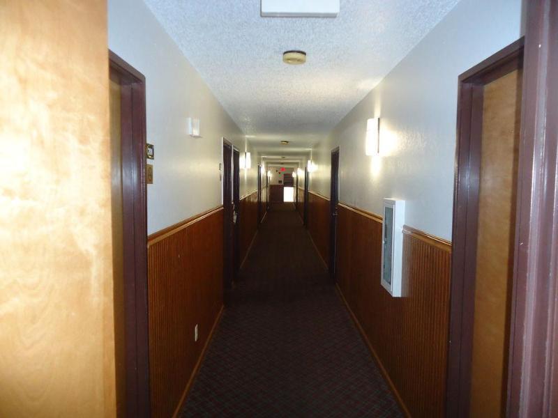 Super 8 By Wyndham Kansas City Airport North Exterior photo
