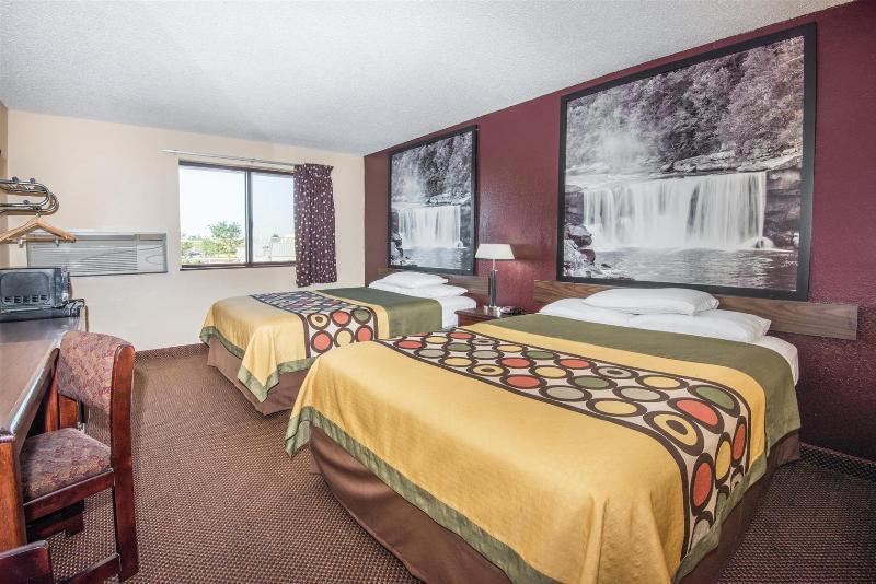 Super 8 By Wyndham Kansas City Airport North Exterior photo